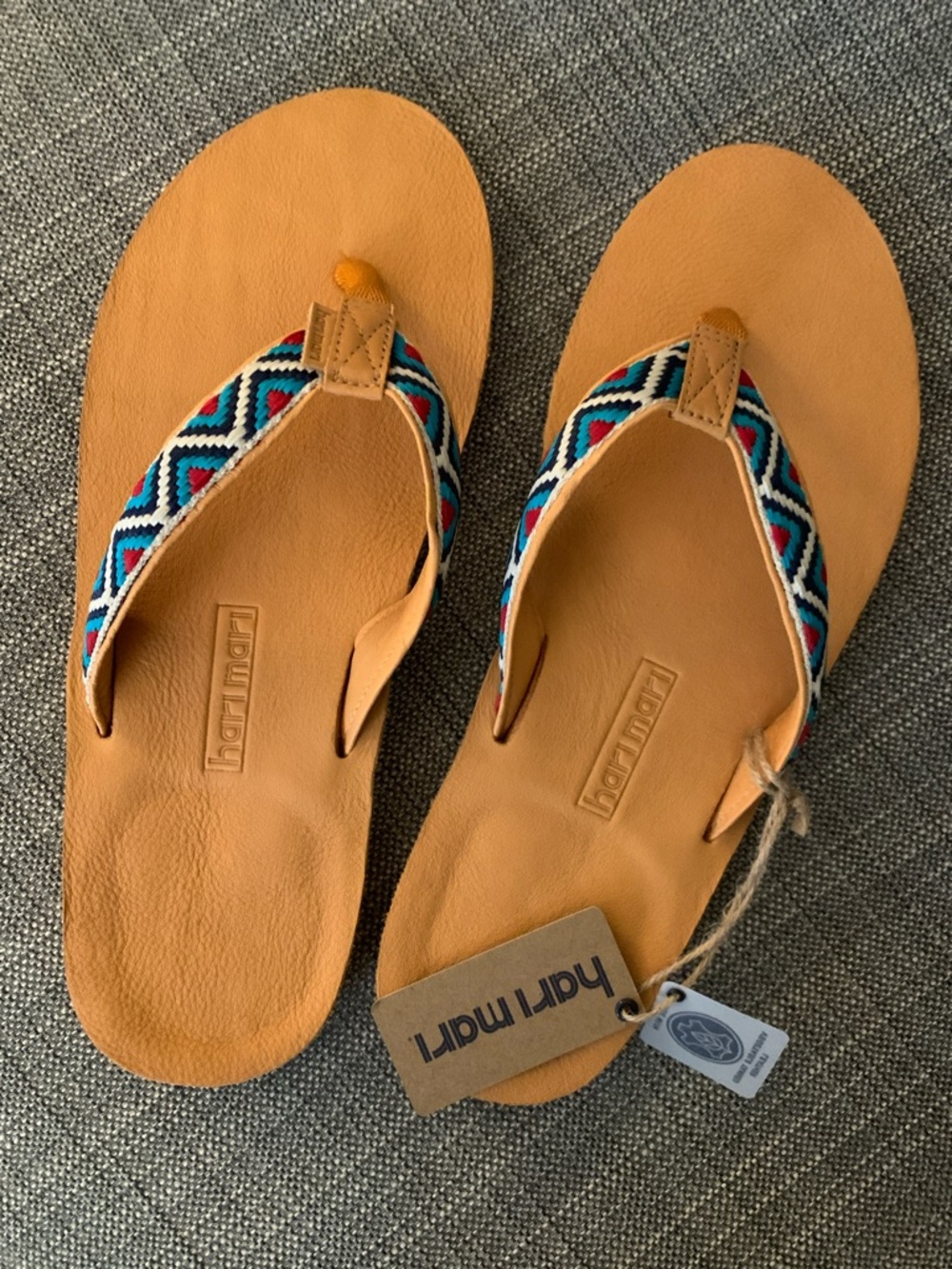 NWT Hari Mari Men’s Sz 13 Flip-Flops in Fields Camino print